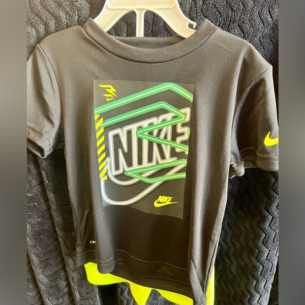 NWT Nike Toddler 2 Pieces Tee & Short Set Dri-Fit black & Lime green. NEW